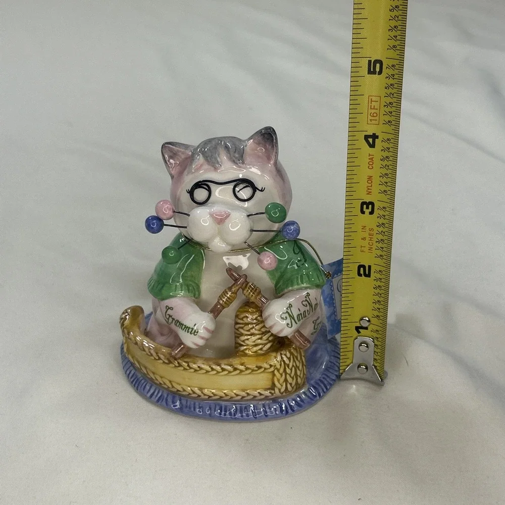 NIB WhimsiClay Amy LaCombe  Purrsonalized Grandma Cat Figurine Hip Cool Knitting